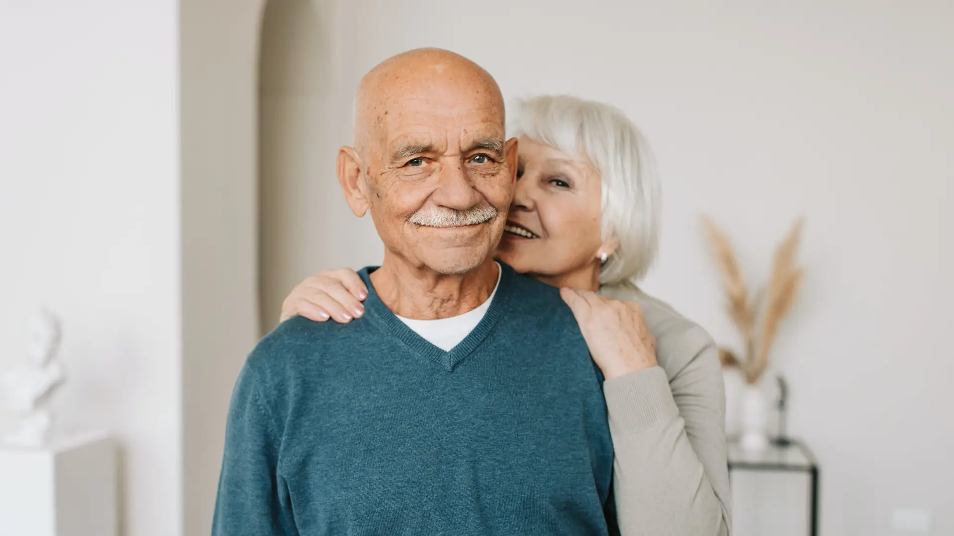 glückliches Rentnerpaar